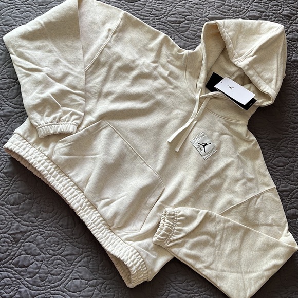 Nwt Air Jordan Cropped Hoodie Slight Oversized Fit Size Small - Picture 6 of 16